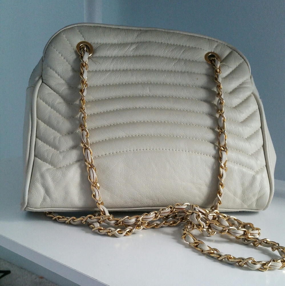 White quilted worthington handbag